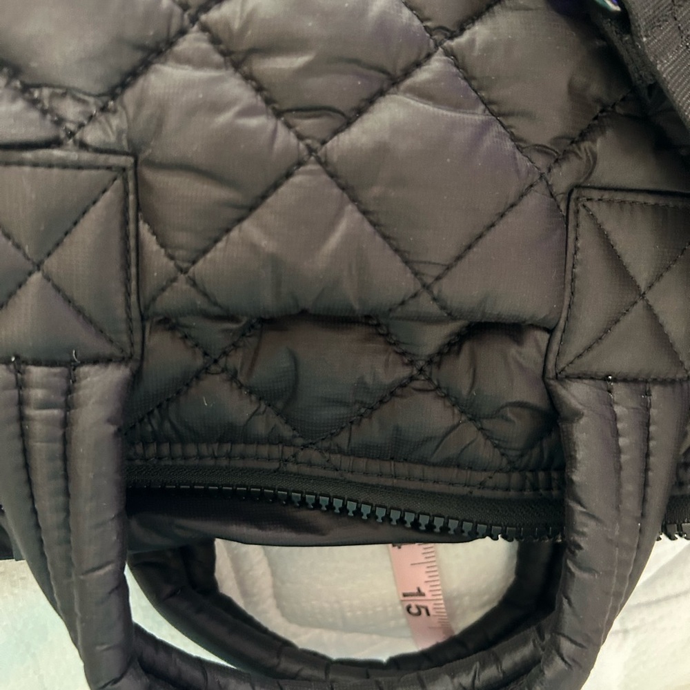 Elegant Black Quilted Shoulder Bag - Picture 3 of 8